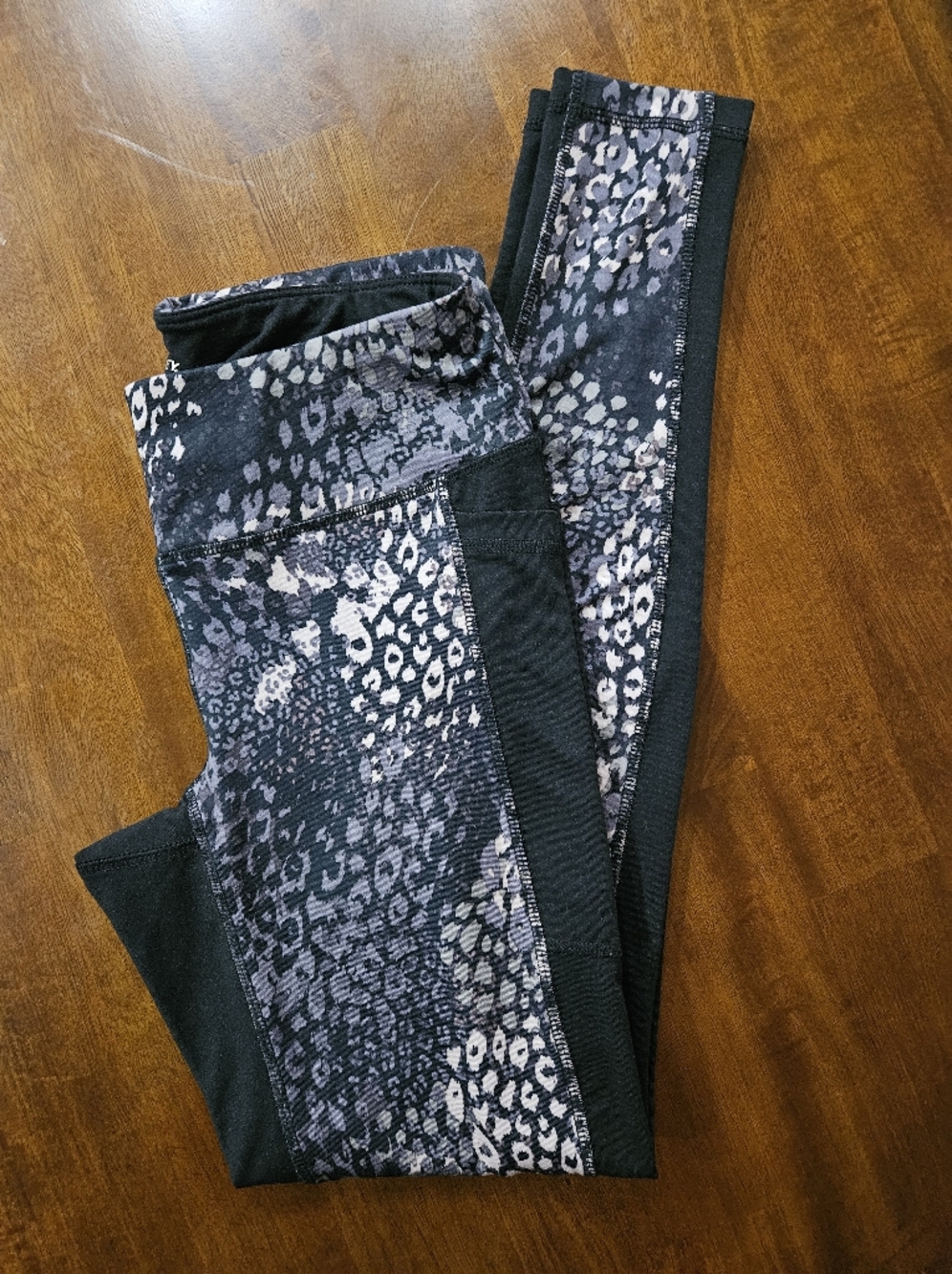 EUC Jockey Women's Animal Print Leggings